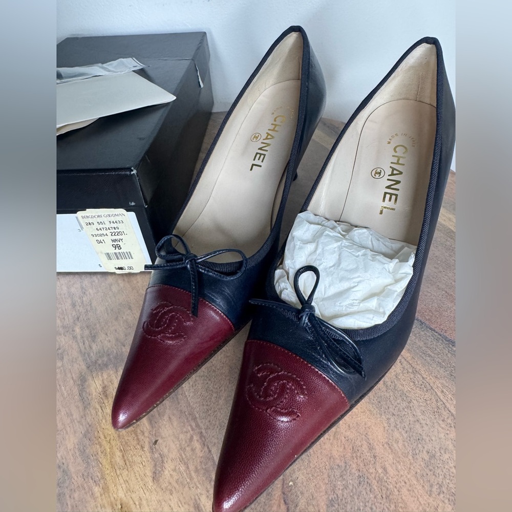 CHANEL Lambskin Logo Pointed Heels